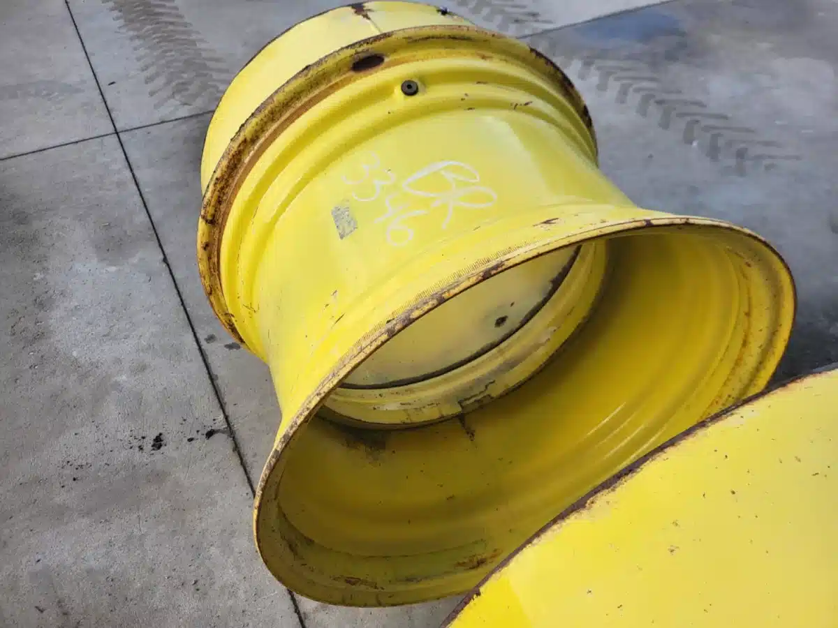 Gallery image 2 for Used Unverferth 20x30 Rims