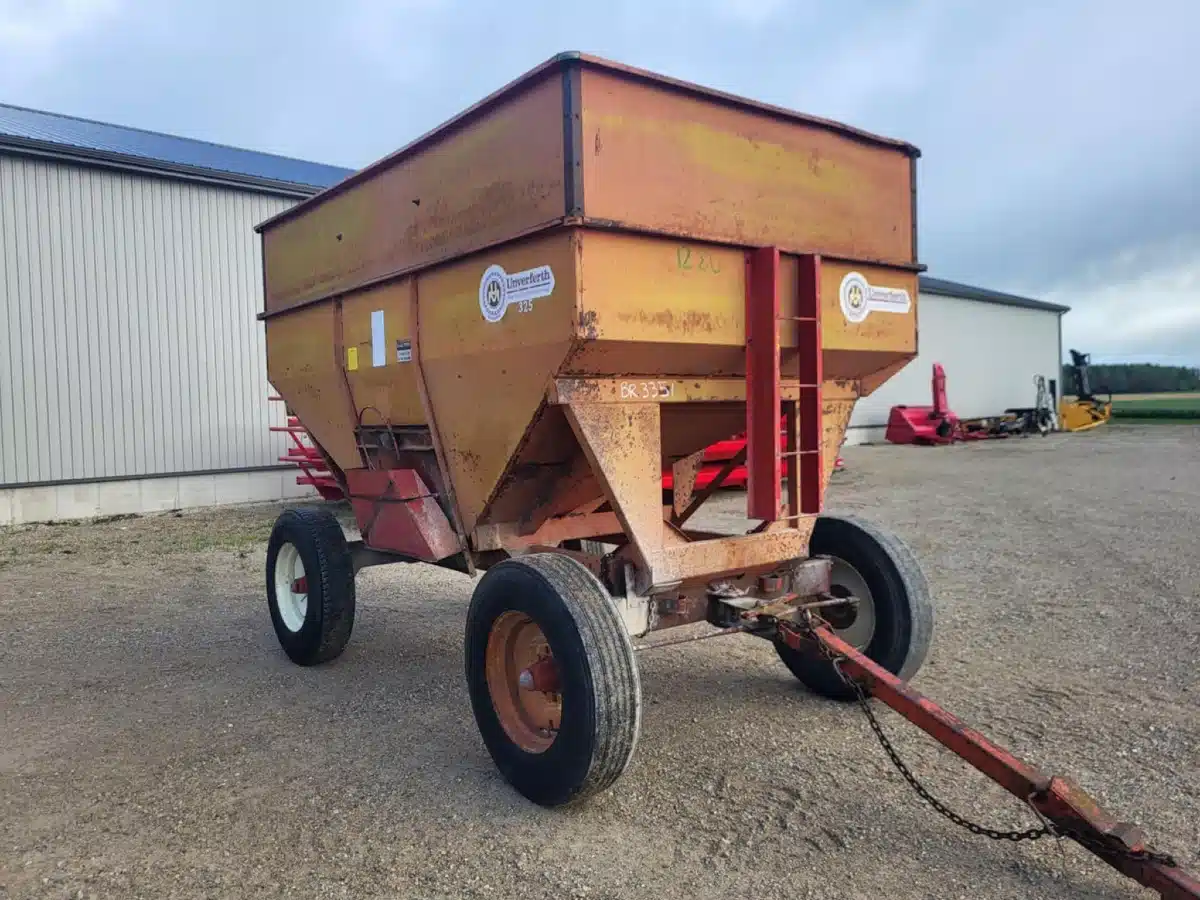 Gallery image 1 for Used Unverferth 325 Gravity Box