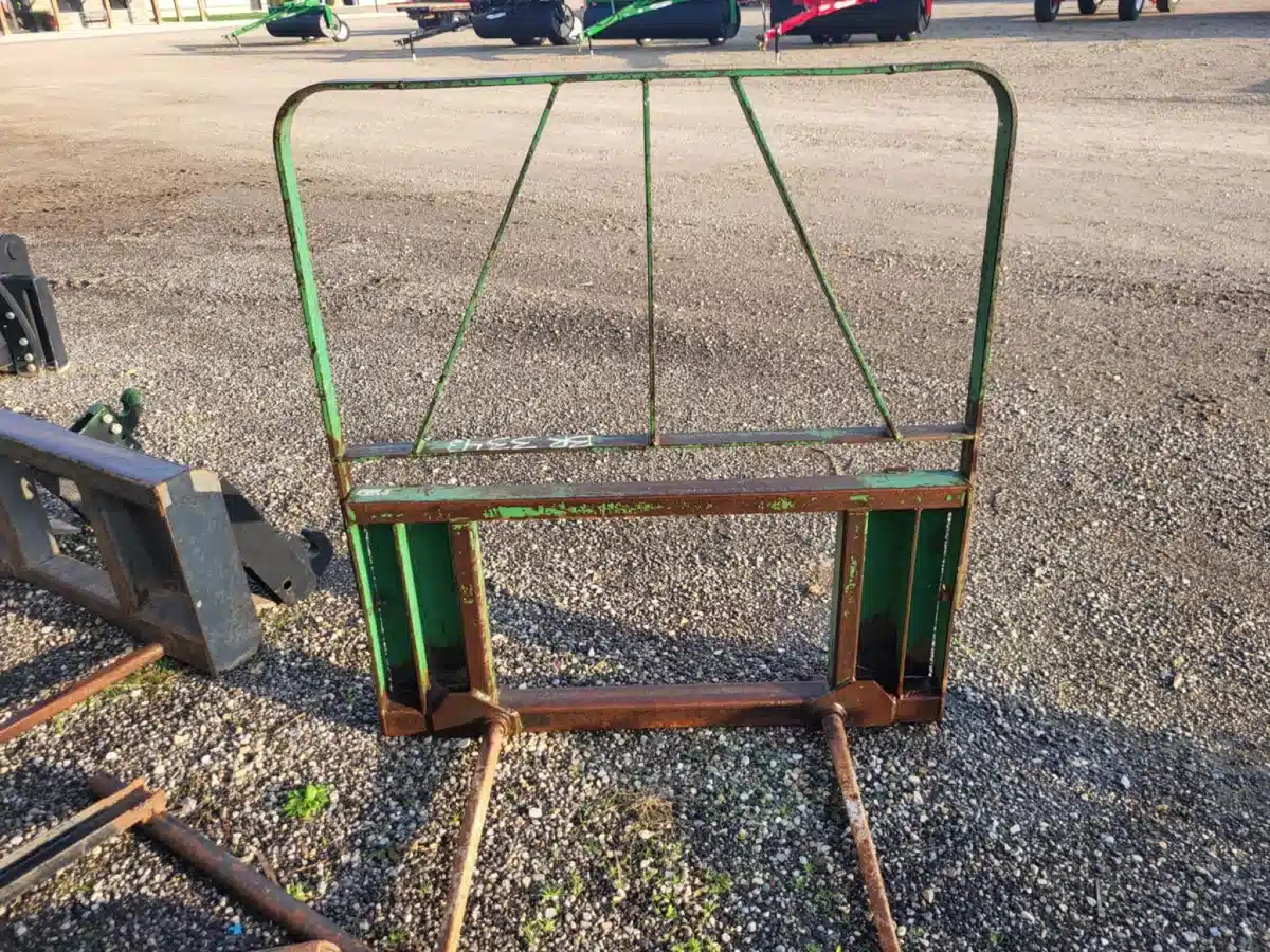 Gallery image 2 for Used John Deere 2 Prong Bale Spear