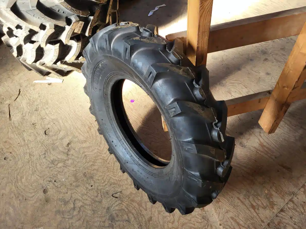 Gallery image 1 for Treadura 7.50-16 Tires