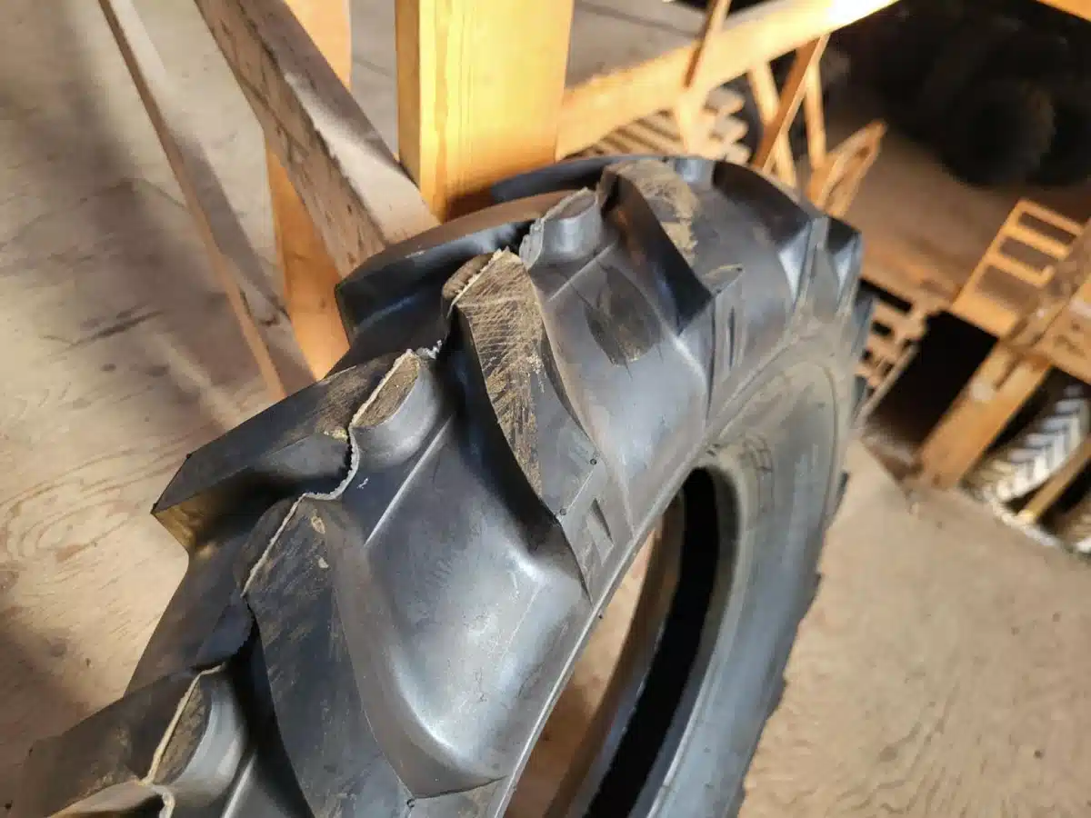 Gallery image 2 for Treadura 7.50-16 Tires