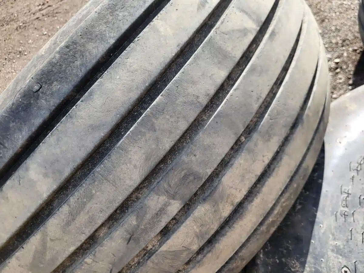 Gallery image 2 for Galaxy 19L-16.1 Tires & Rims