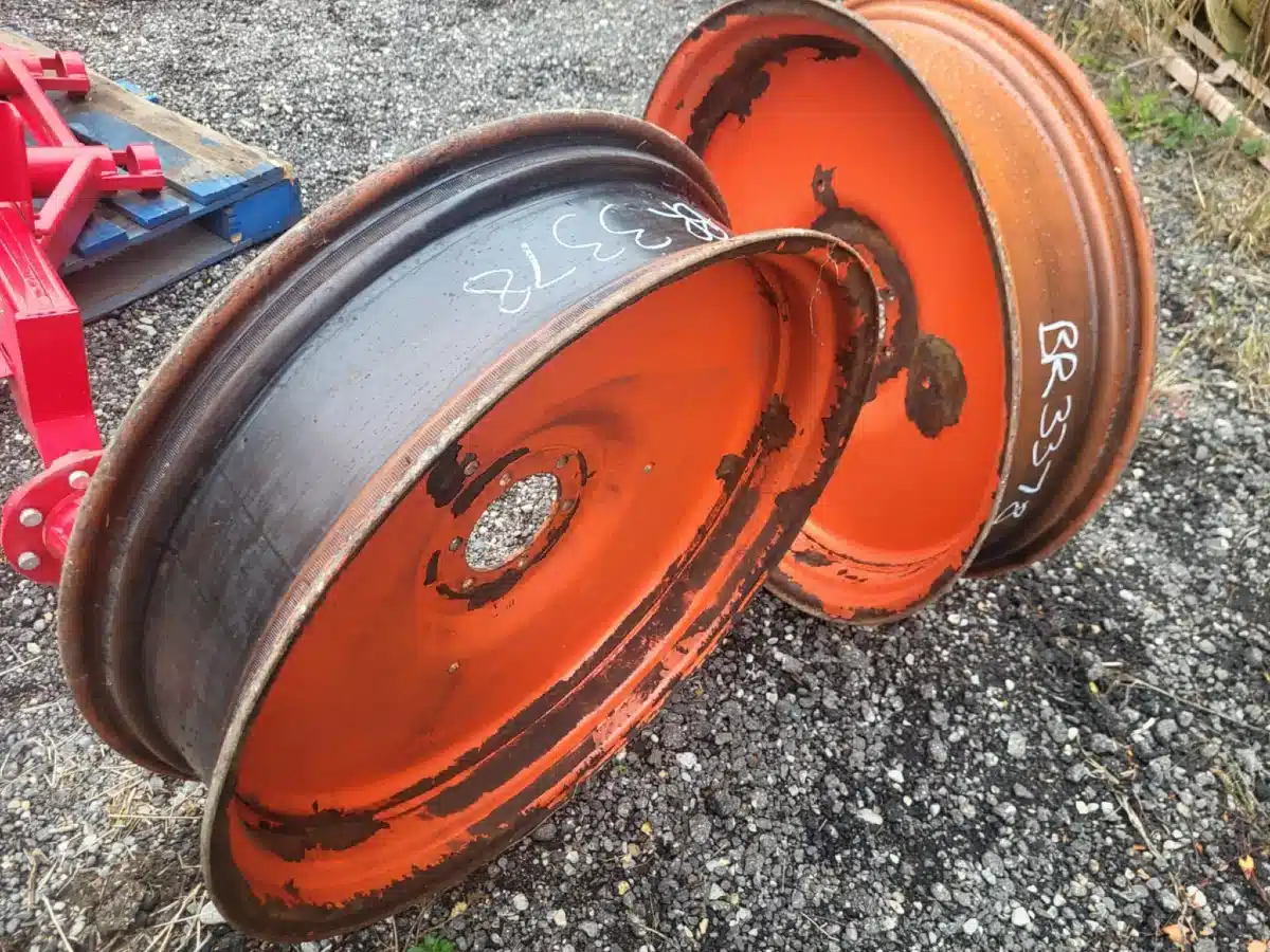 Gallery image 2 for Used Kubota 8x32 Rims
