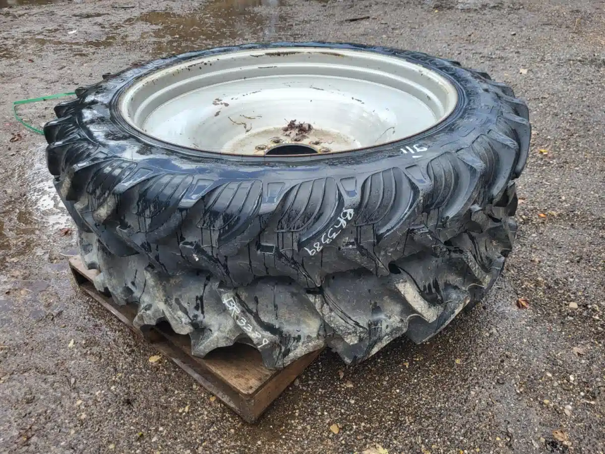 Gallery image 1 for Taurus 300/95R46 Tires & Rims