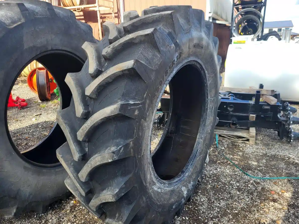 Used Petlas 520/85R38 Tires