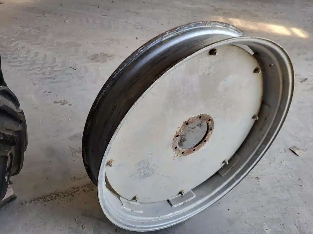 Gallery image 2 for Unverferth 8x44 Rims