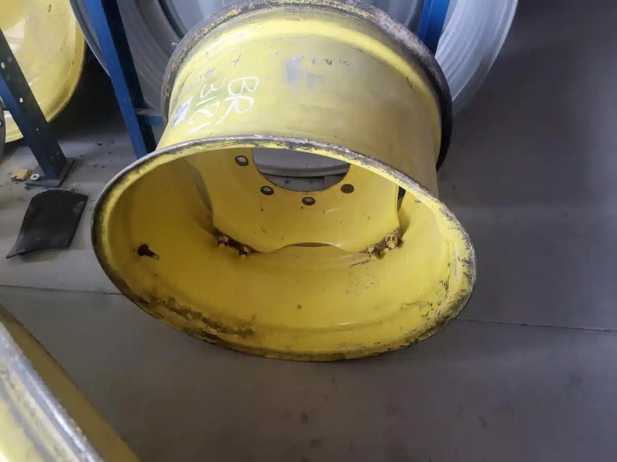 Gallery image 2 for Used John Deere 15x24 Rims