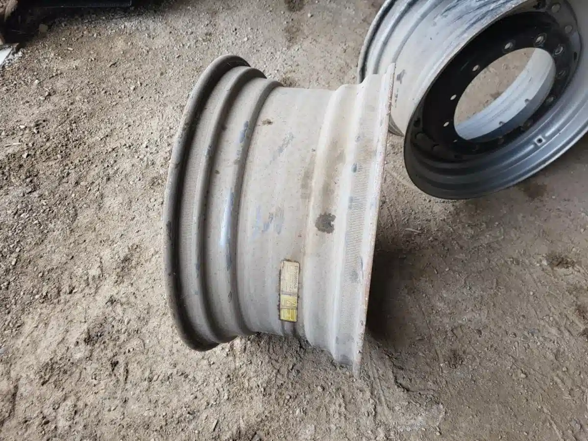 Gallery image 2 for Used Unverferth 15x30 Rims