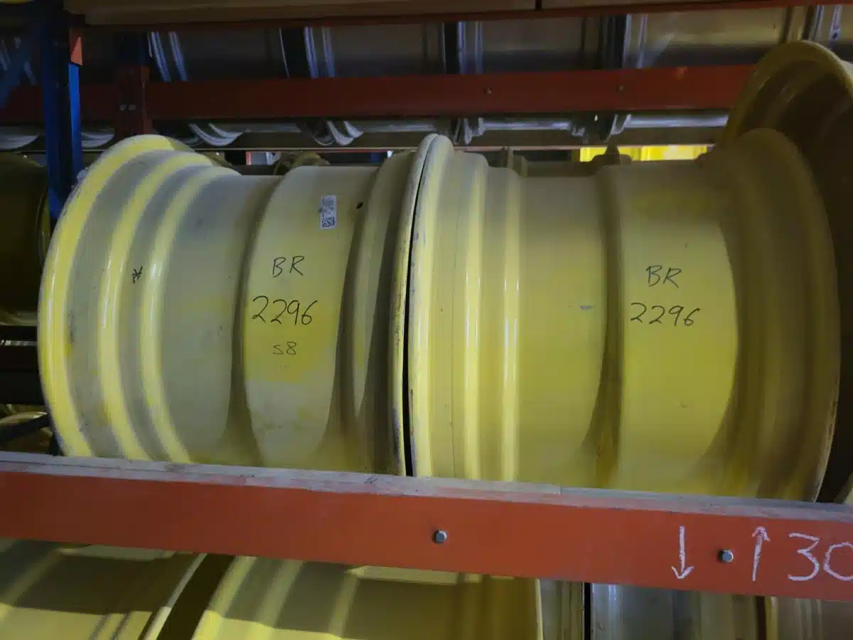 Gallery image 2 for Used Titan 20x26 Rims