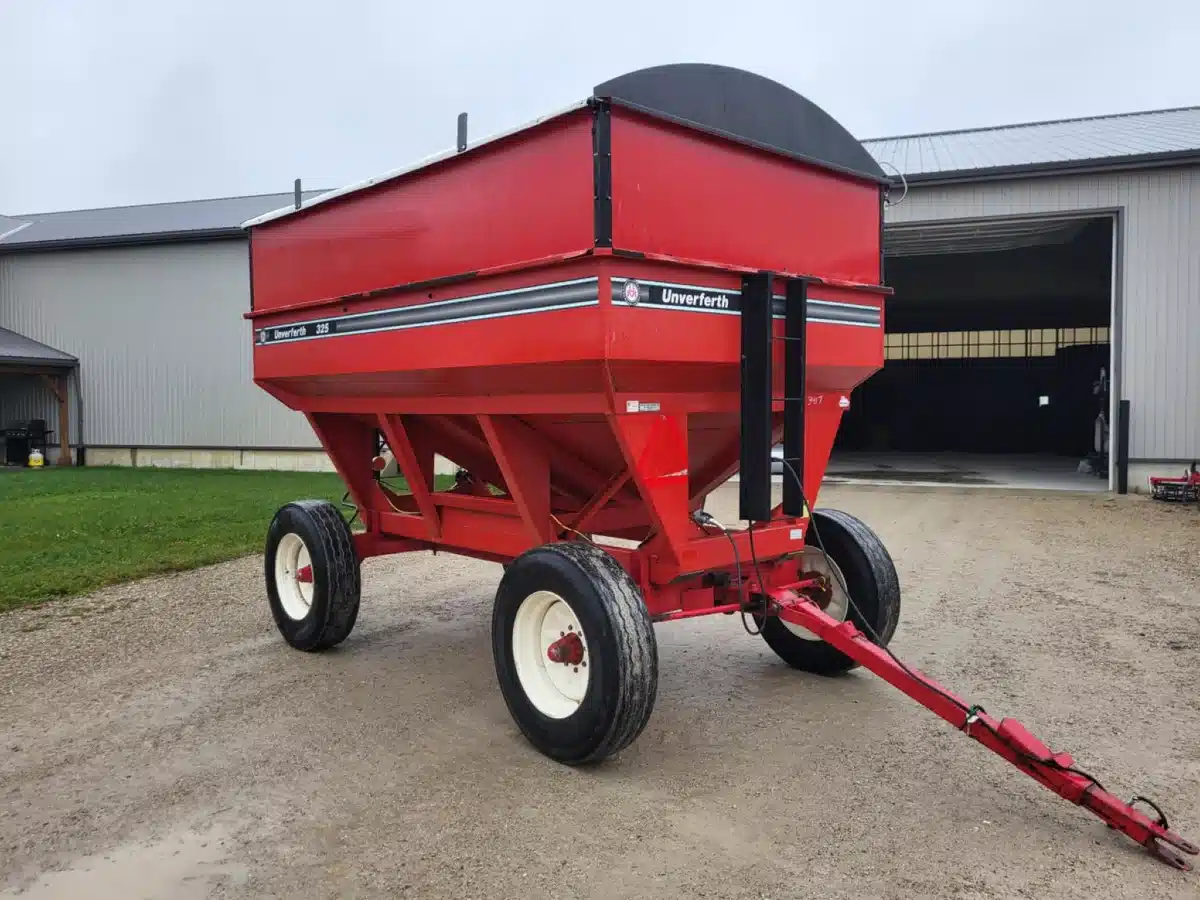 Gallery image 2 for Used 2020 Unverferth 325 Gravity Box