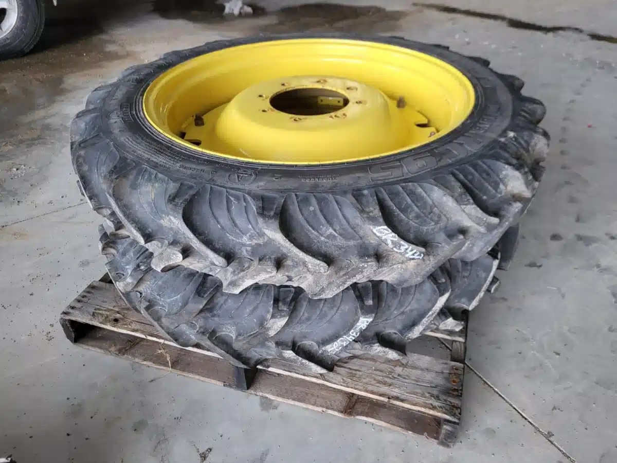 Gallery image 2 for Taurus 230/95R32 Tires & Rims