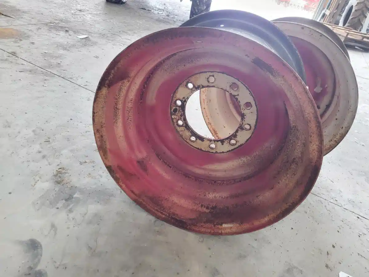 Gallery image 2 for Titan 20x26 Rims