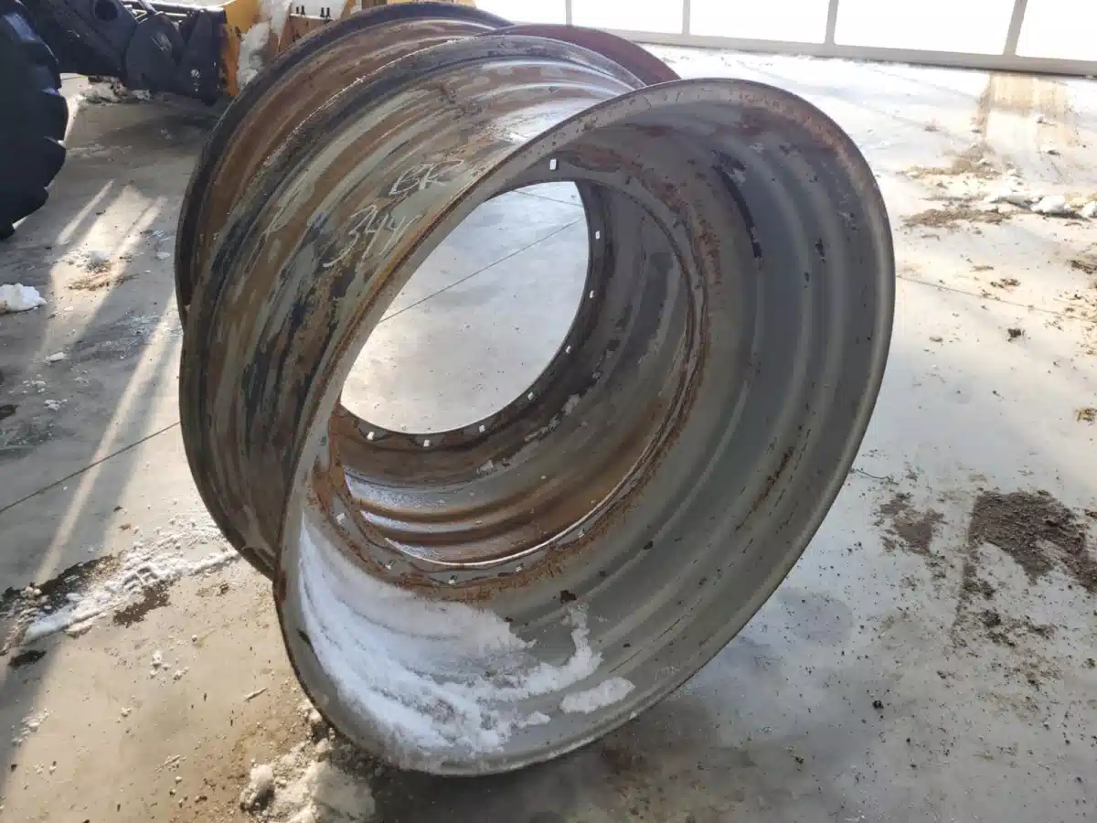 Gallery image 2 for Used Unverferth 16x42 Rims