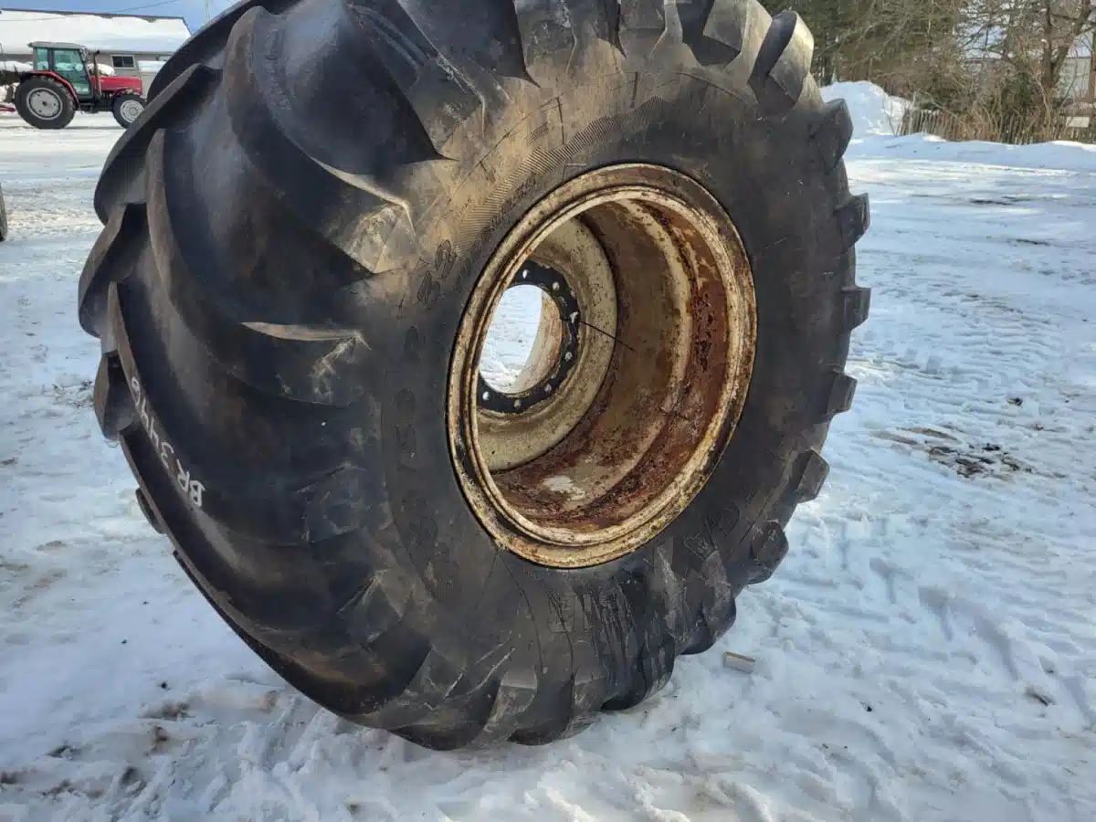 Gallery image 2 for Michelin 1050/50R32 Tires & Rims