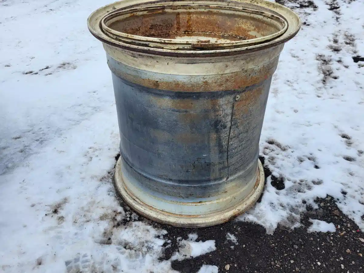 Gallery image 2 for Unverferth 32x32 Rims