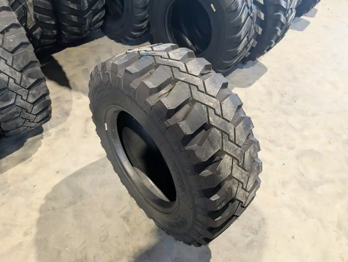 Gallery image 2 for Forerunner 10R16.5 Tires