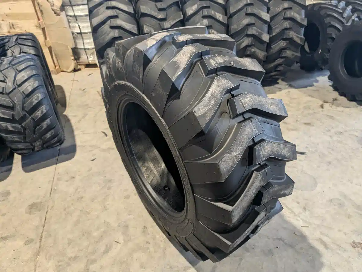 Gallery image 1 for Forerunner 17.5L-24 Tires