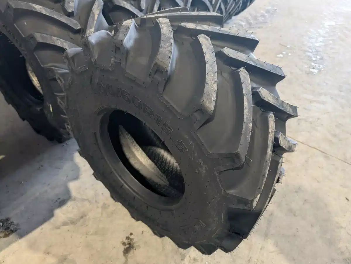 Gallery image 2 for Forerunner 400/60R15.5 Tires