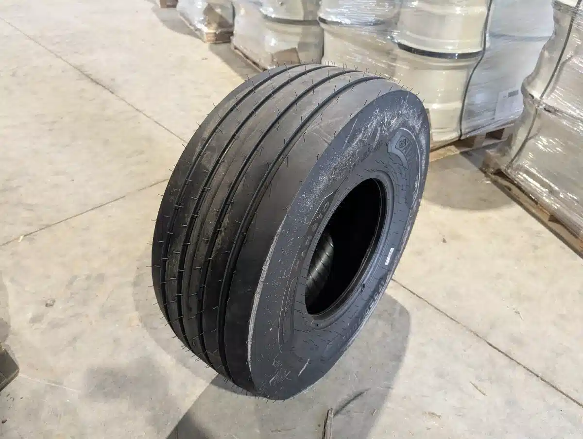 Photo de la Galerie 1 pour Advance 320/70R15 Pneus