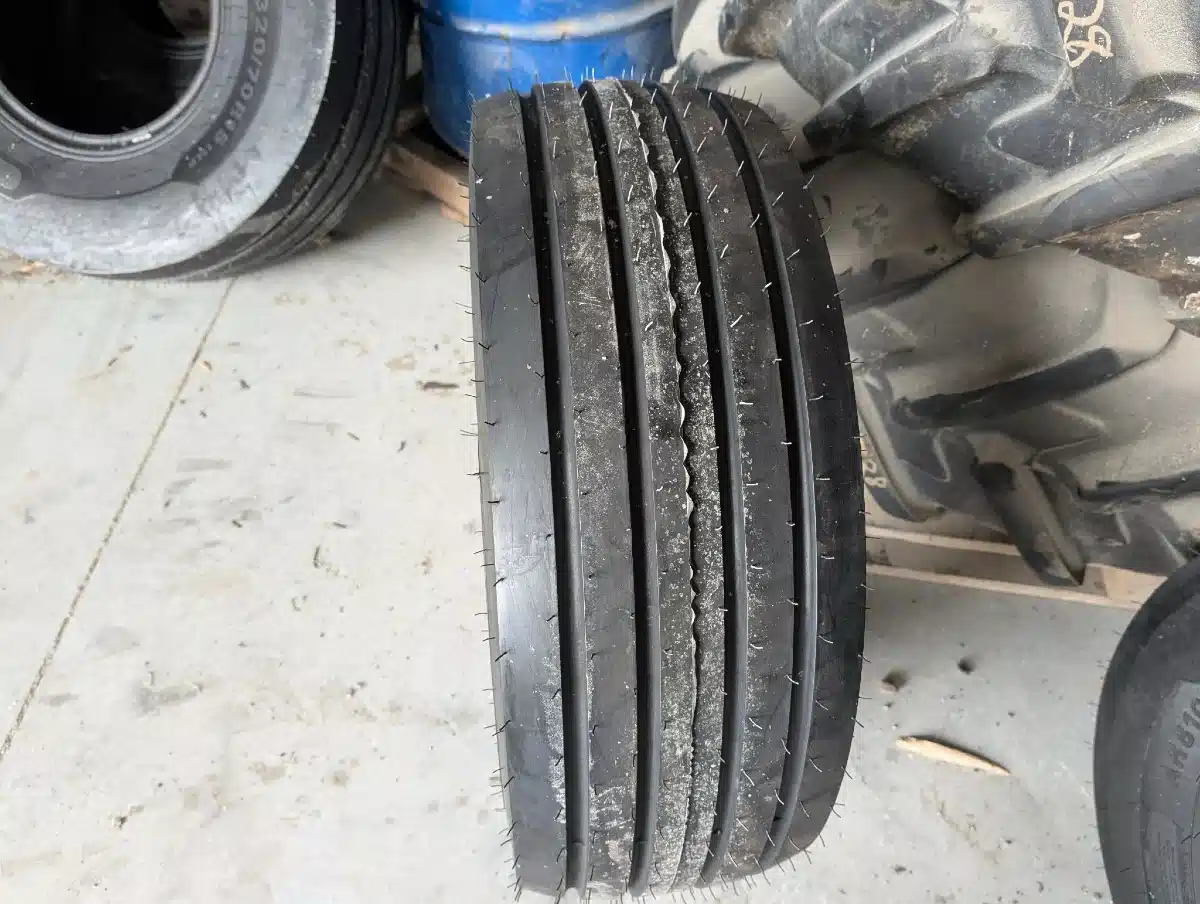 Gallery image 2 for Advance 280/70R15 Tires