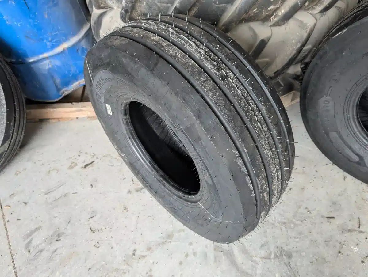 Advance 280/70R15 Tires