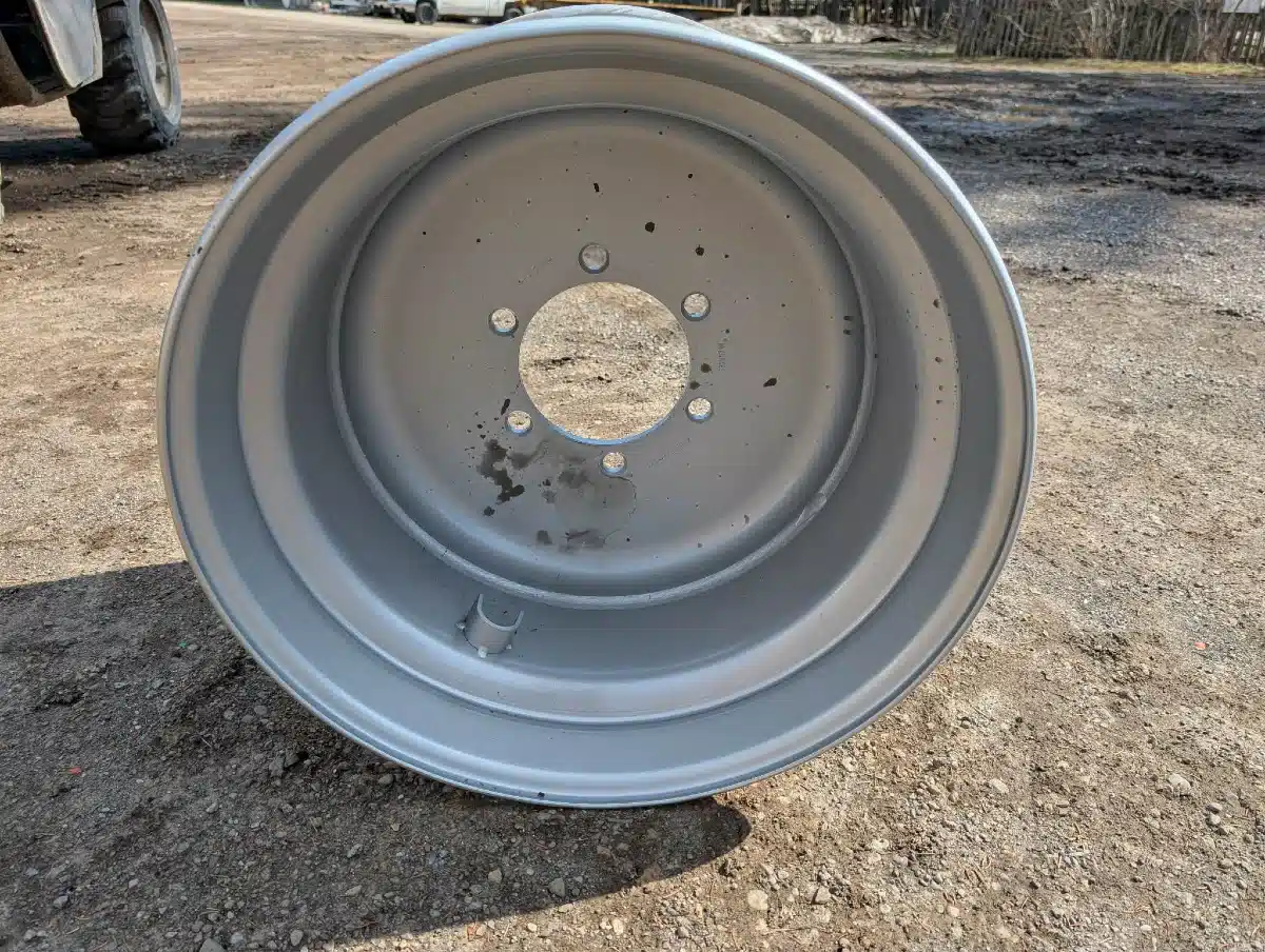 Gallery image 1 for Unverferth 16x22.5 Rims