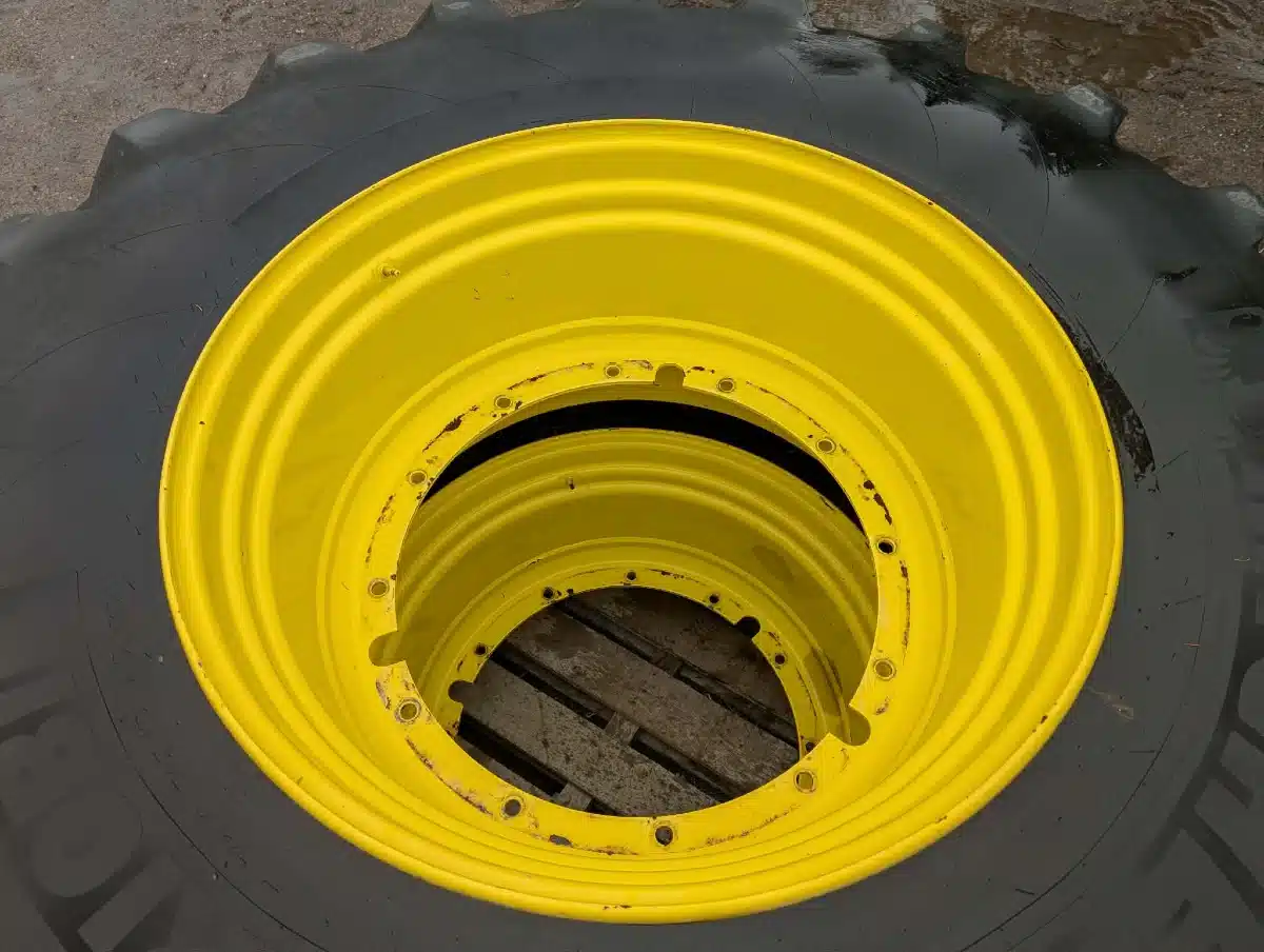 Photo de la Galerie 2 pour Michelin 710/75R42 Pneus et roues