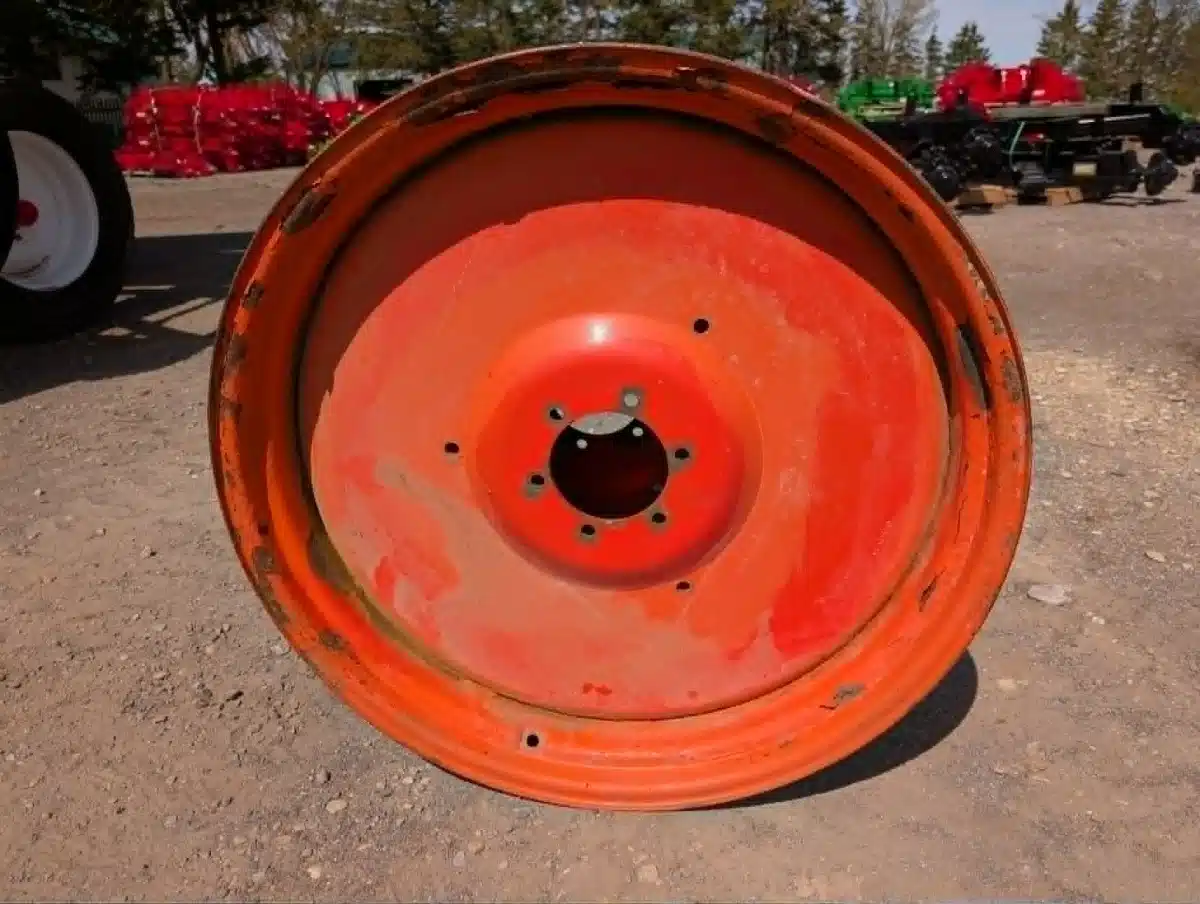 Photo de la Galerie 1 pour Kubota 8x32 jantes