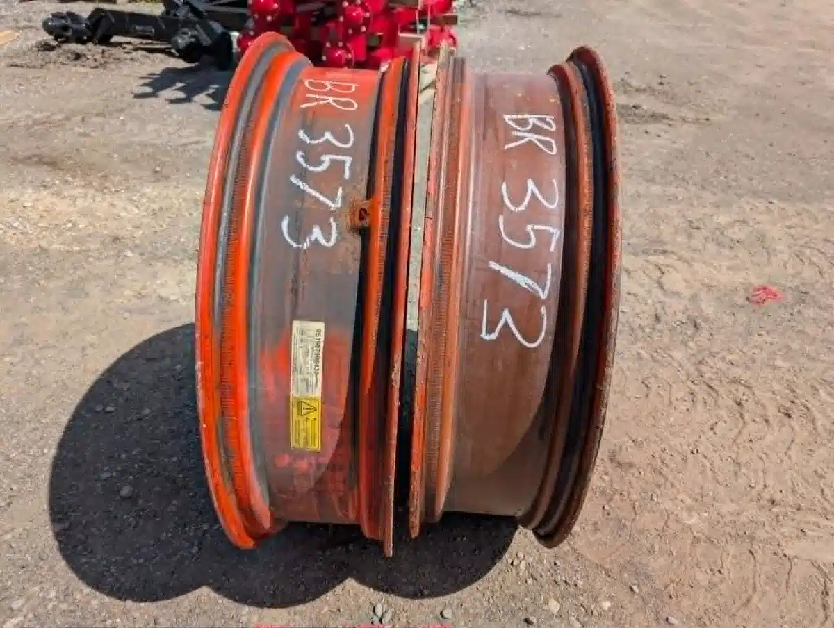 Photo de la Galerie 2 pour Kubota 8x32 jantes