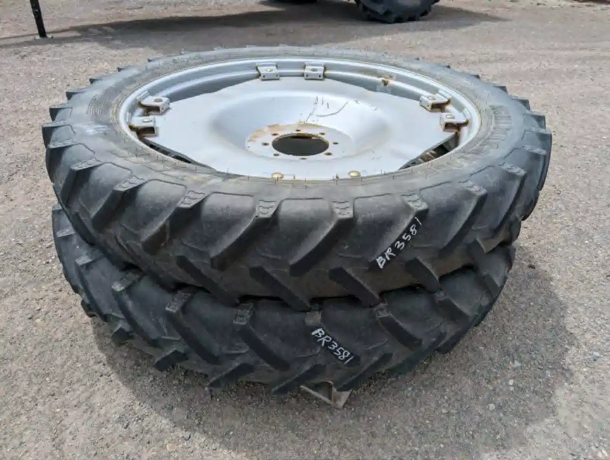 Photo de la Galerie 1 pour BKT 270/95R48 Pneus et roues