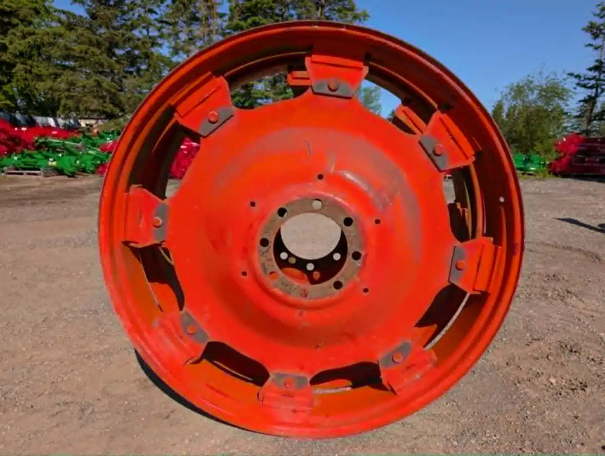 Photo de la Galerie 2 pour Kubota 8x48 jantes
