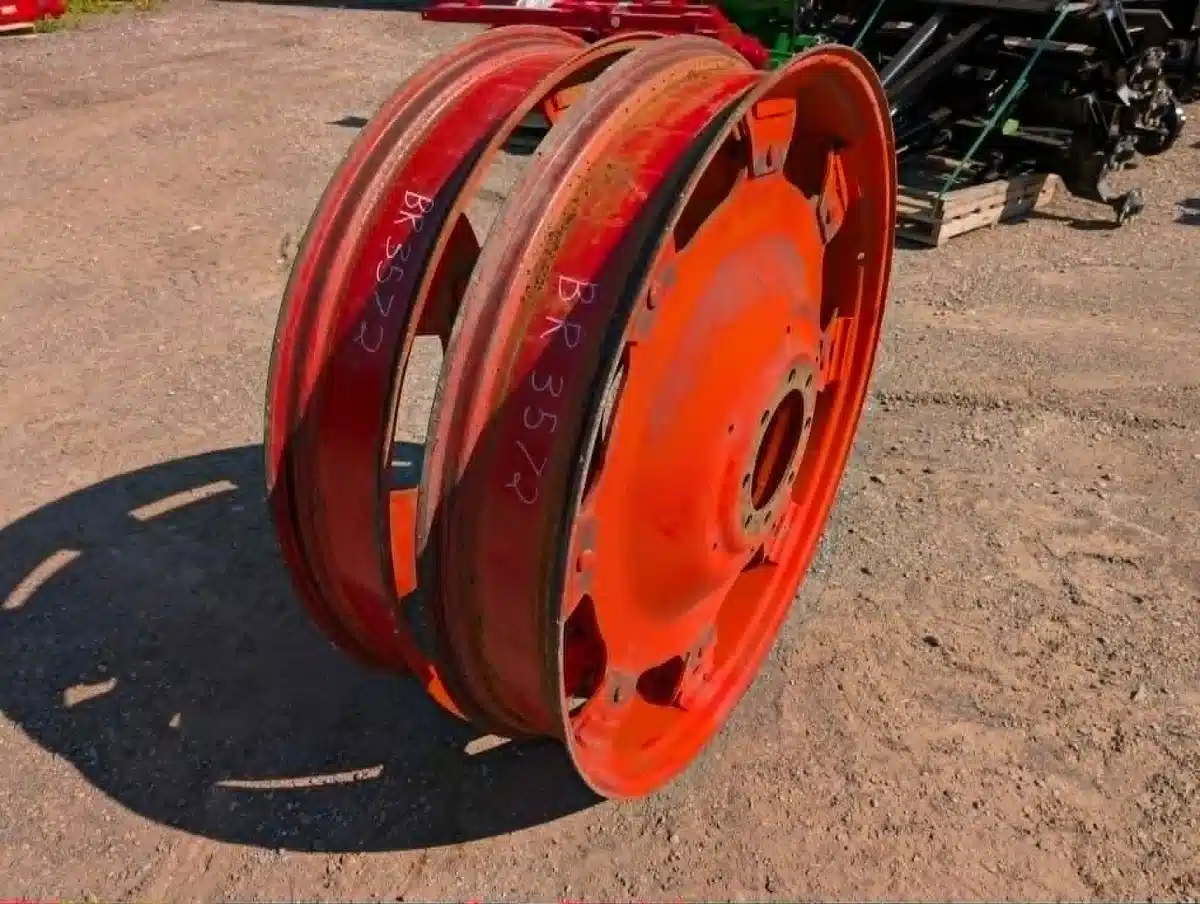 Photo de la Galerie 1 pour Kubota 8x48 jantes