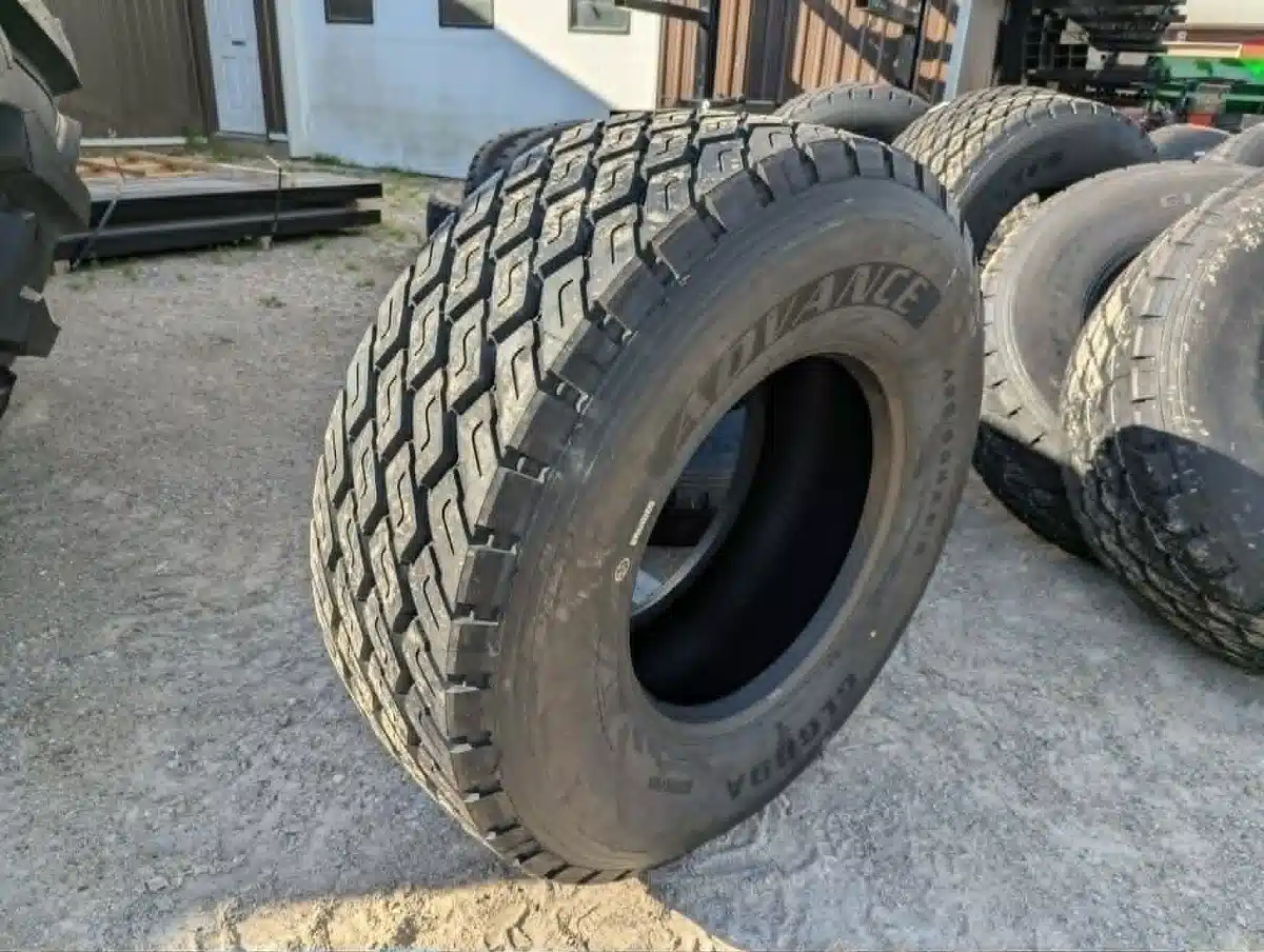 Gallery image 1 for Advance 425/65R22.5 Tires