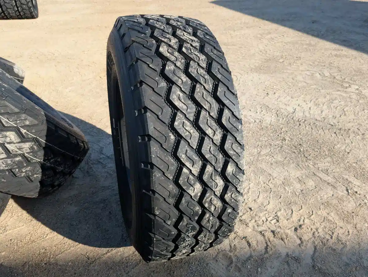 Gallery image 2 for Advance 425/65R22.5 Tires