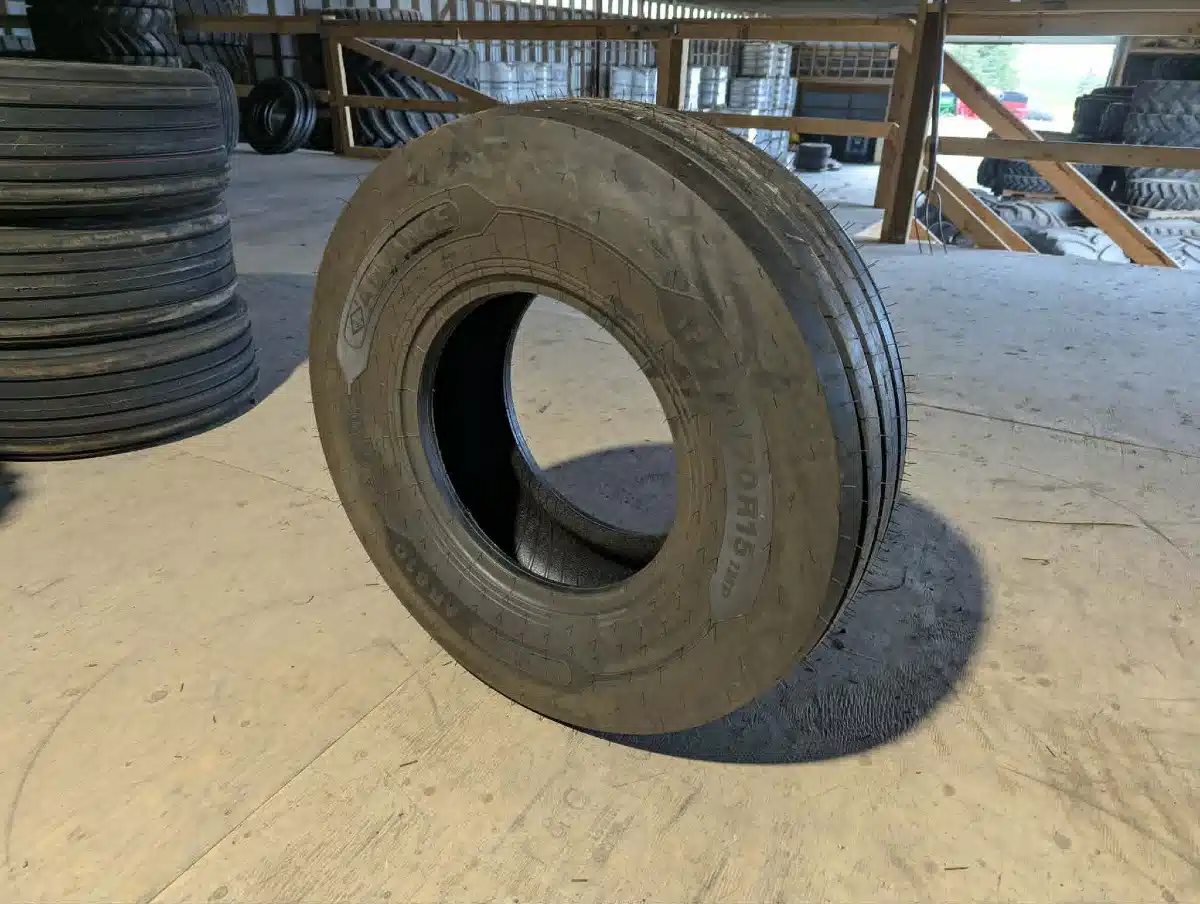 Gallery image 1 for Advance IF280/70R15 Tires