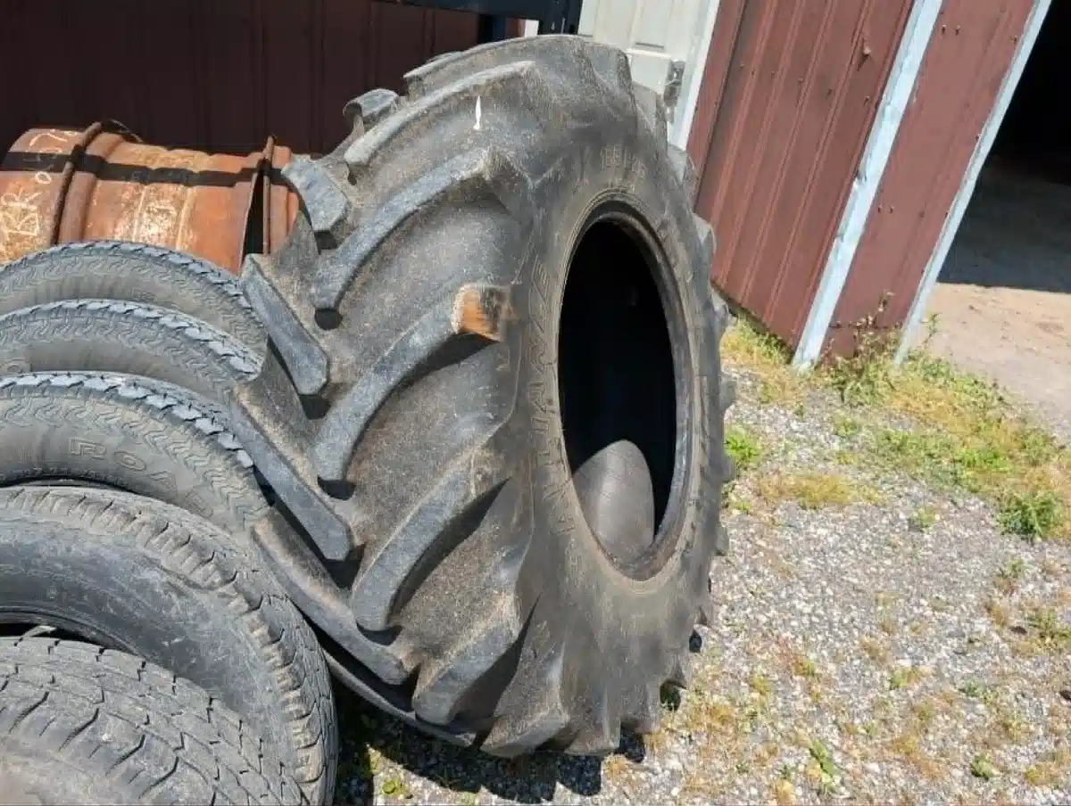 Gallery image 1 for Alliance 16.9R26 Tires