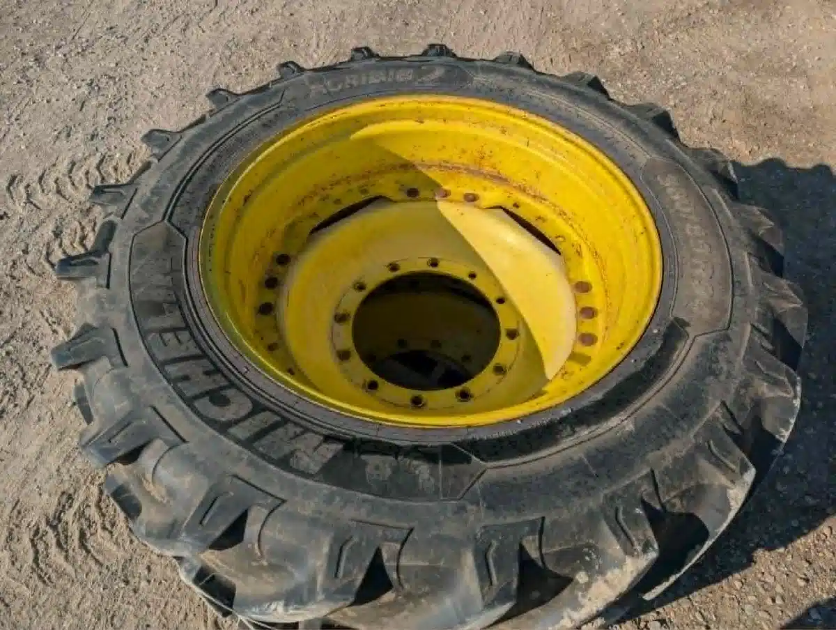 Photo de la Galerie 2 pour Michelin 380/85R34 Pneus et roues