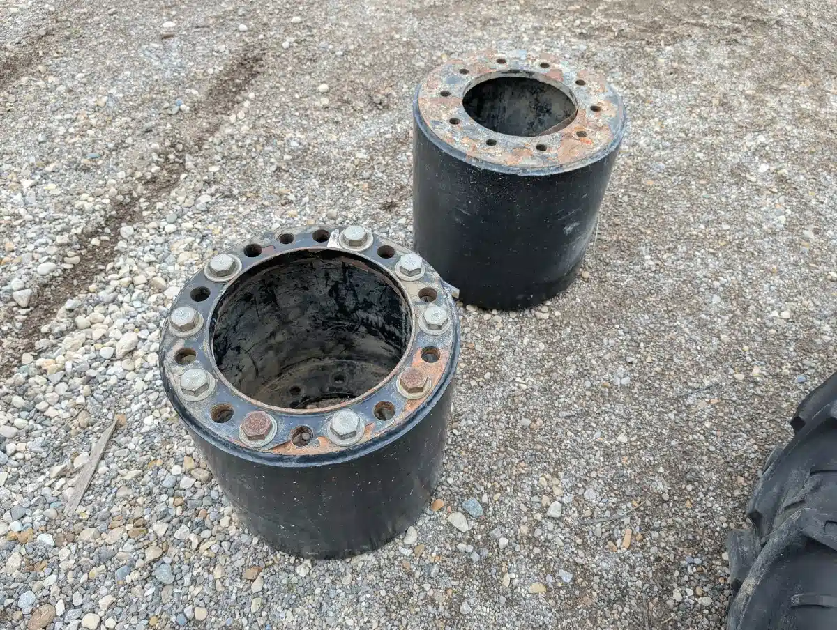 Photo de la Galerie 1 pour Unverferth 15 Inch Spacers Roues double