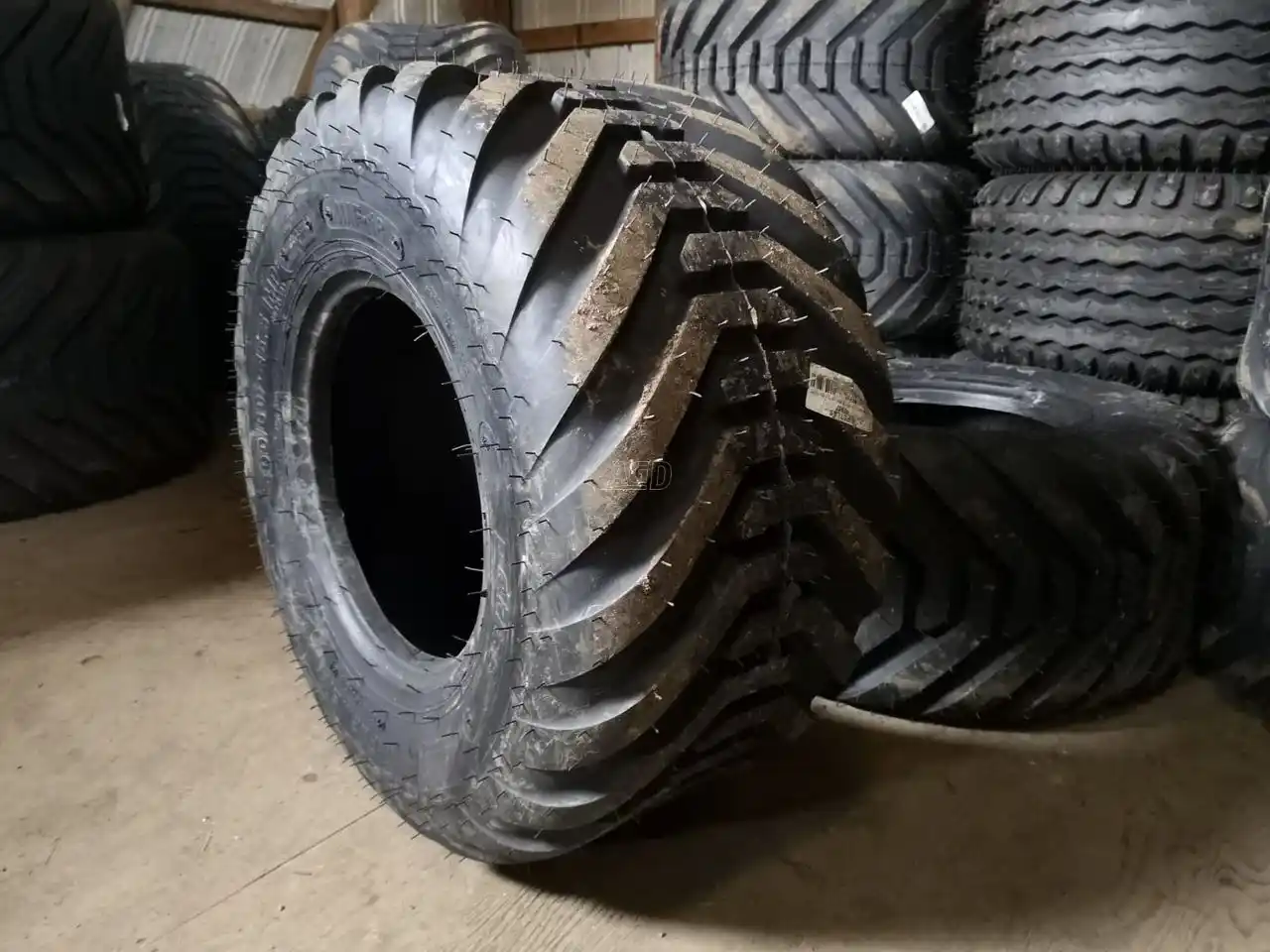 Gallery image 2 for New Petlas 400/60-15.5 Tires