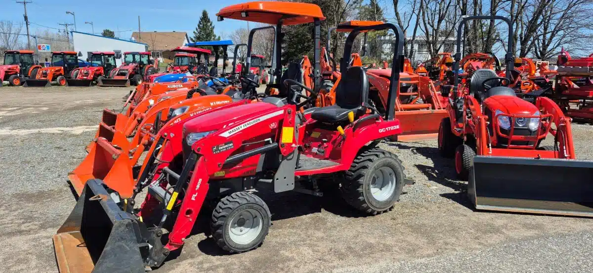 Gallery image 1 for 2019 Massey Ferguson GC1723E Tractor