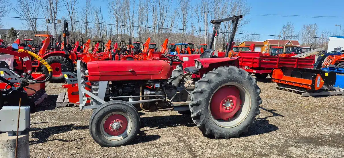 Photo de la Galerie 1 pour 1970 Massey Ferguson 135 Tracteur
