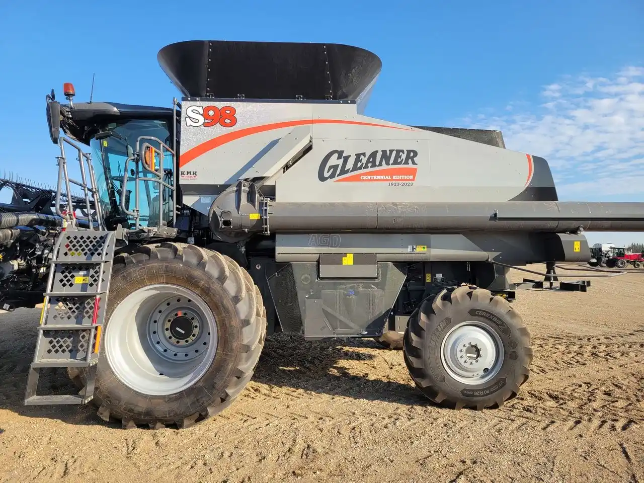 Gallery image 1 for New 2023 Gleaner S98 Combine