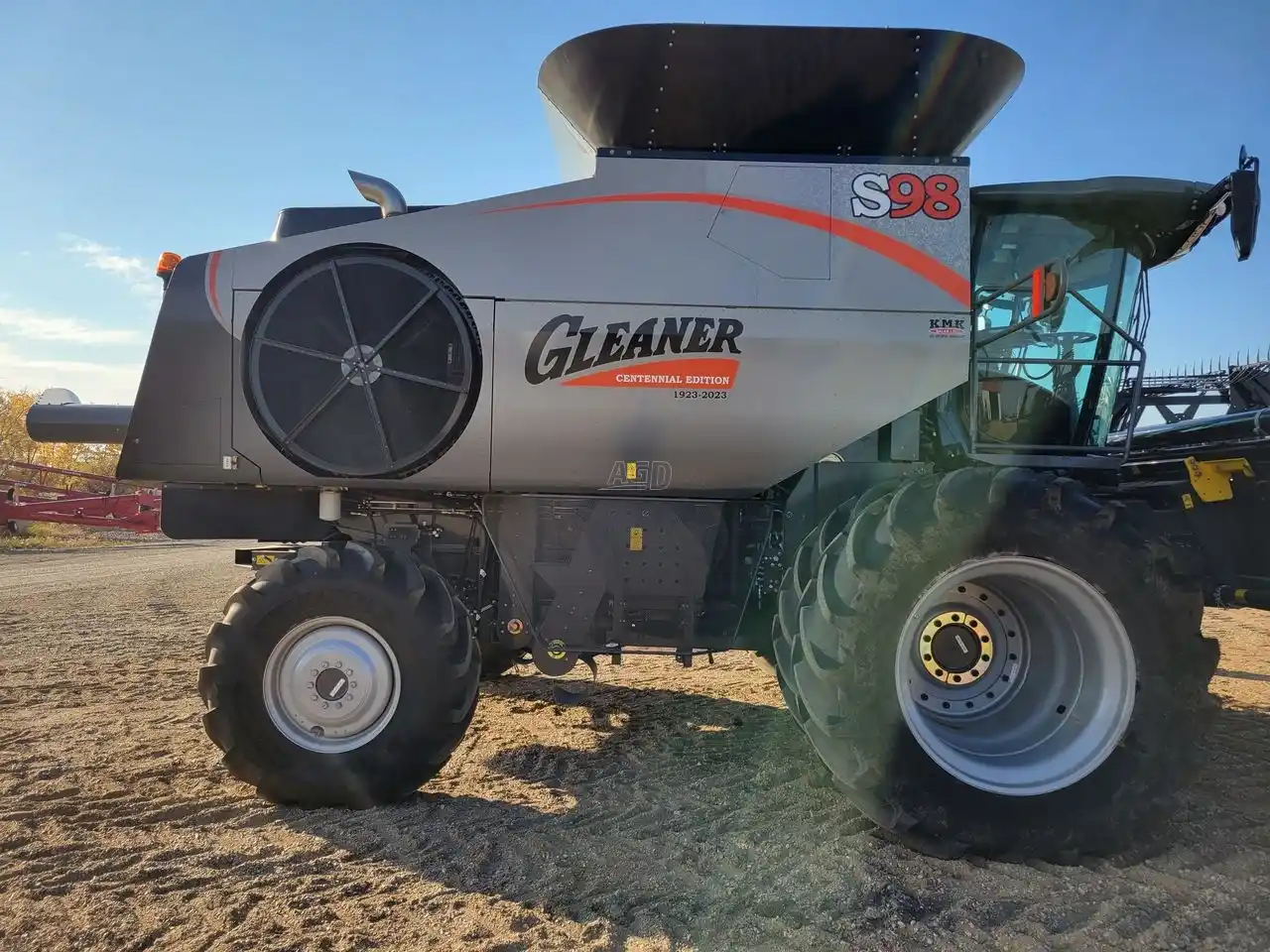 Gallery image 2 for New 2023 Gleaner S98 Combine
