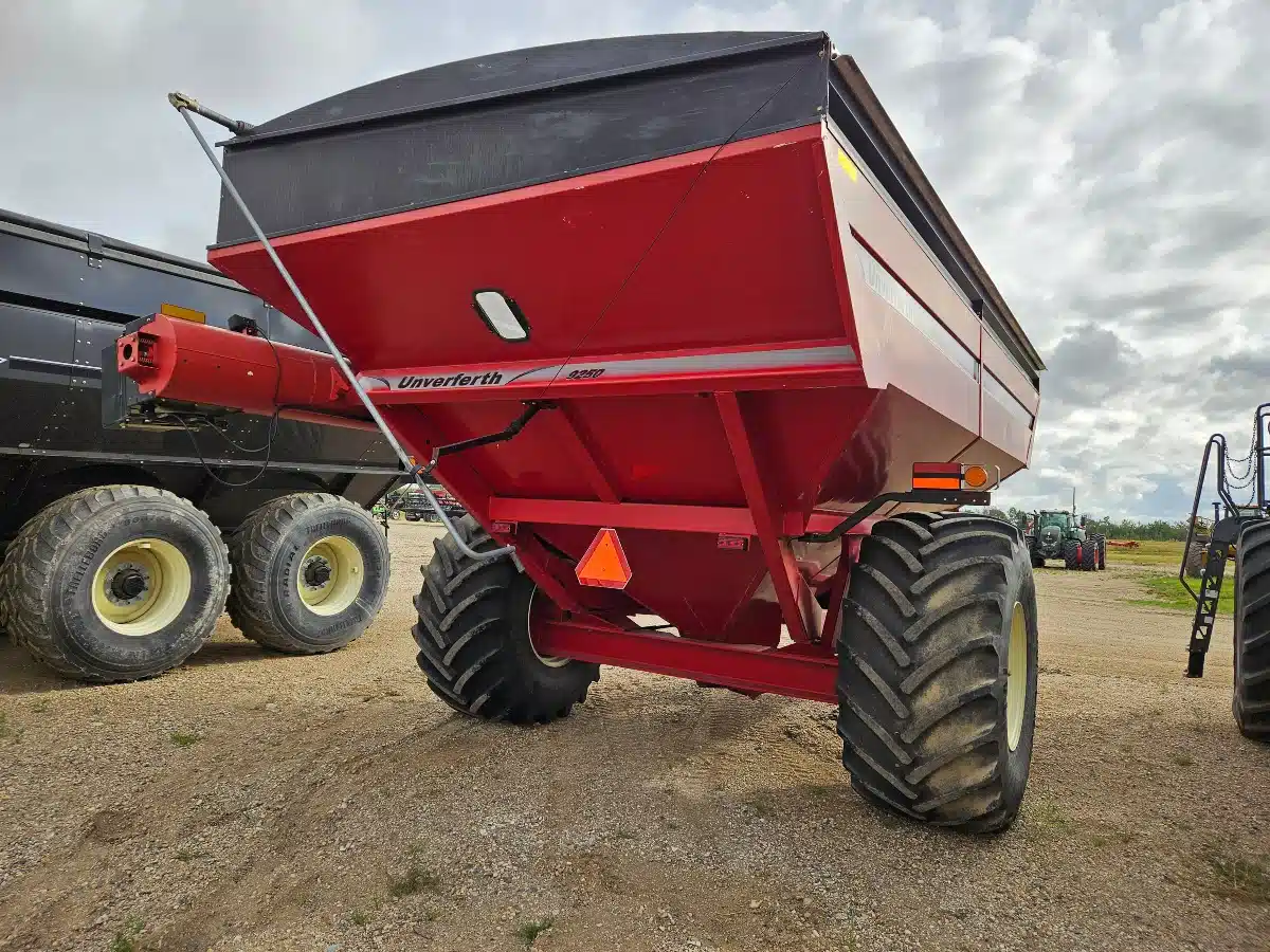Gallery image 2 for Used 2011 Unverferth 9250 Grain Cart