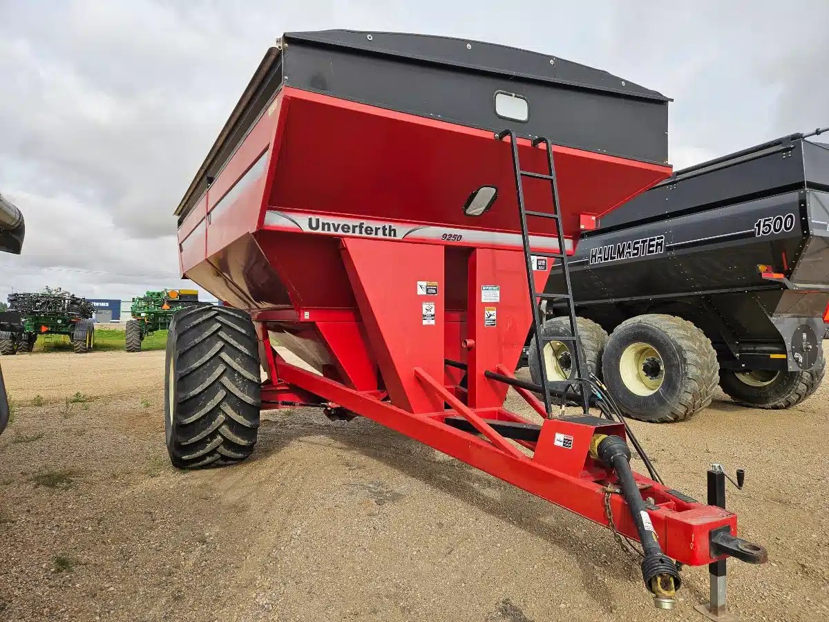 Gallery image 1 for Used 2011 Unverferth 9250 Grain Cart
