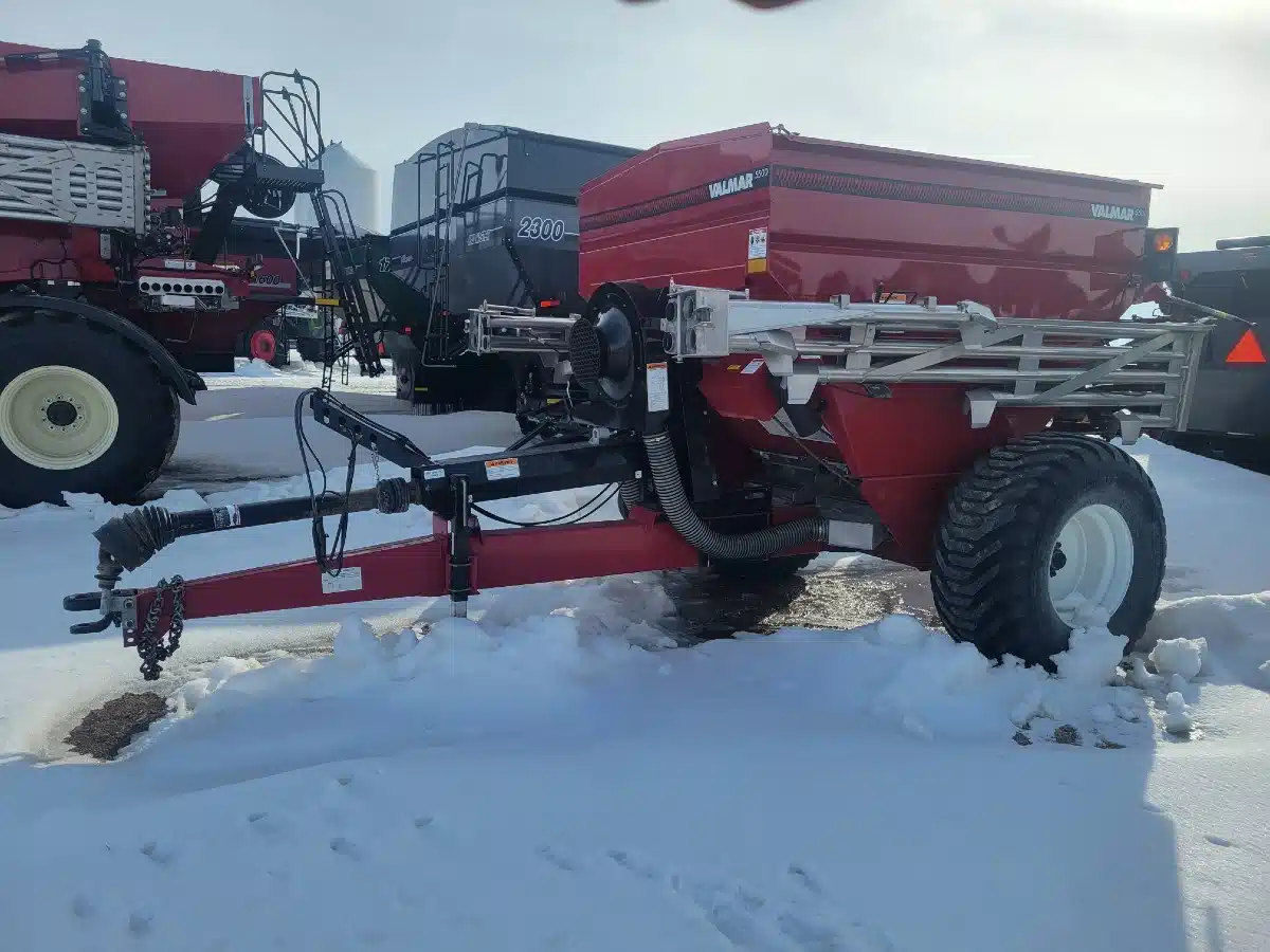 Gallery image 2 for Used 2011 Valmar 5500 Applicator