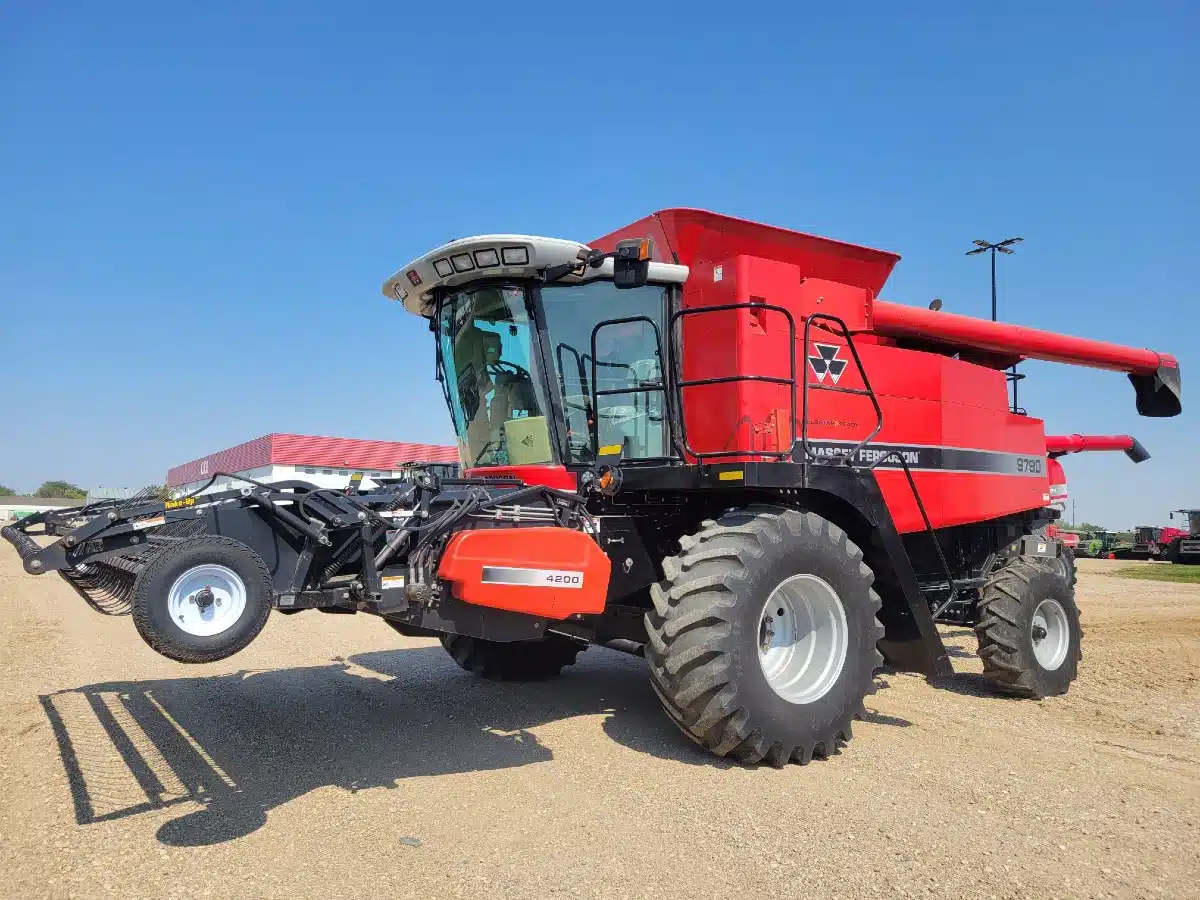 Used 2005 Massey Ferguson 9790 Combine