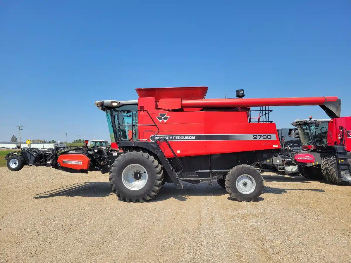 Gallery image 2 for Used 2005 Massey Ferguson 9790 Combine