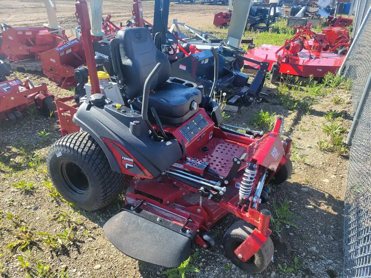 Photo de la Galerie 2 pour 2025 Ferris ISX 3300 Tondeuse à rayon de braquage zéro