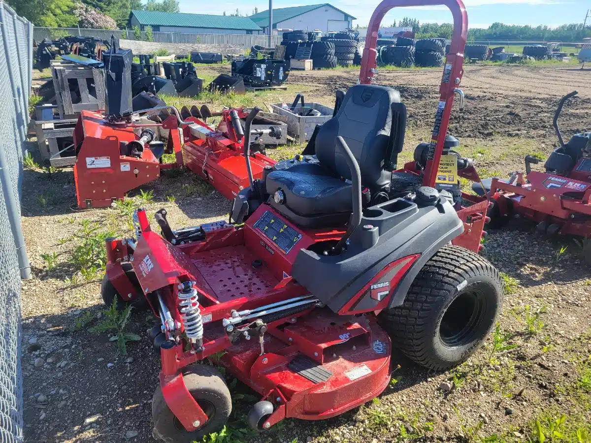 Photo de la Galerie 1 pour 2025 Ferris ISX 3300 Tondeuse à rayon de braquage zéro